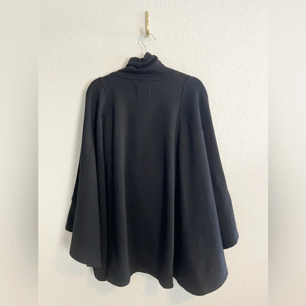 Ugg Charlynne women’s poncho in black XS/S - Picture 4 of 8